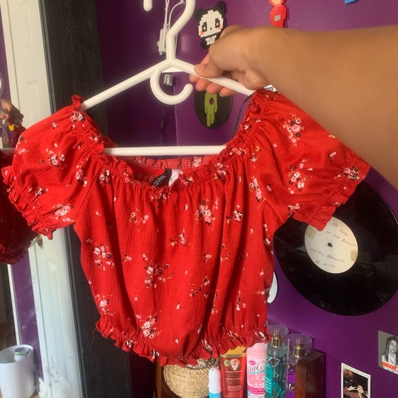 Cute red summer top❤️ - Picture 3 of 3